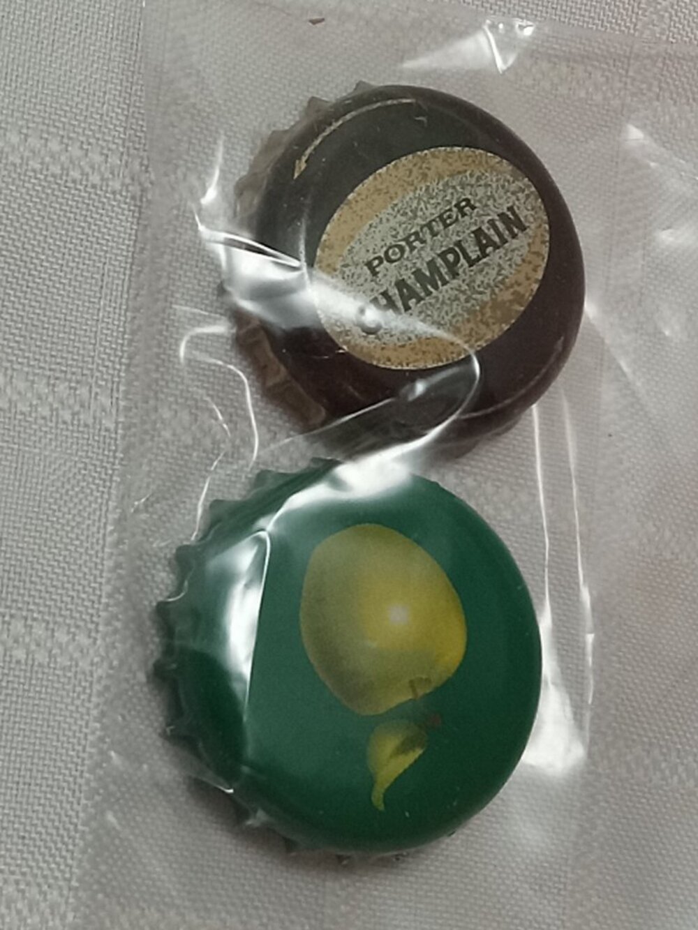 Set of two handmade pins made with glass bottle caps
